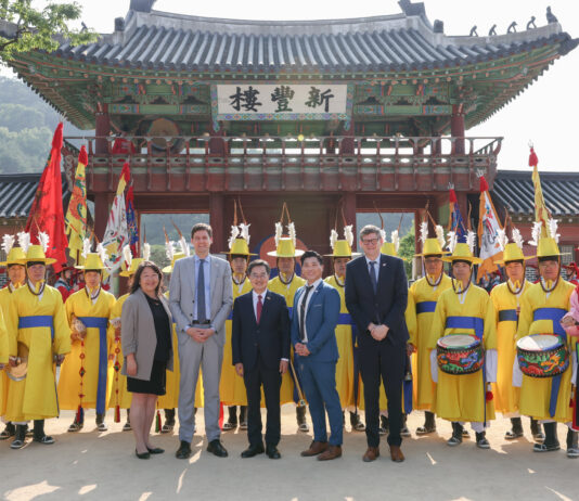 BC주 수상 만난 김동연, “오랜 신뢰 바탕. 지방정부간 경제협력 틀 만들길 희망”