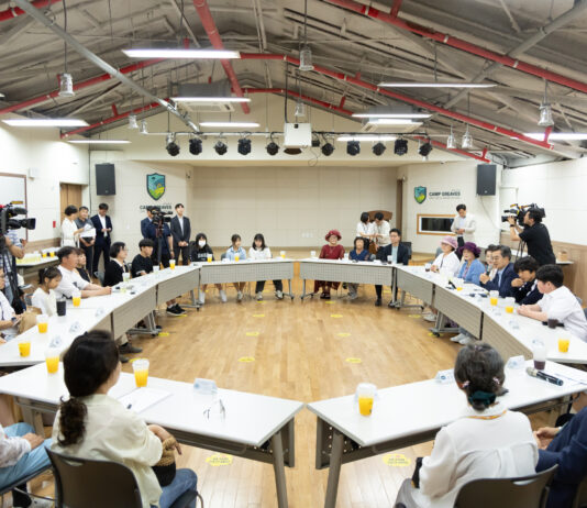 평온 찾은 대성동 주민들 다시 만난 김동연 “평화로운 일상 계속되도록 관심과 지원 이어가겠다”