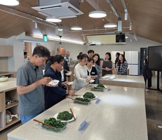 학교급식에 제철을 담다…냉동 시금치로 여는 경기도 ‘기후급식’ 시대