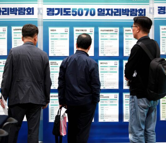 ‘경기도 5070 일자리박람회 in 의정부’ 중장년 500명과 뜨거운 구직 열기